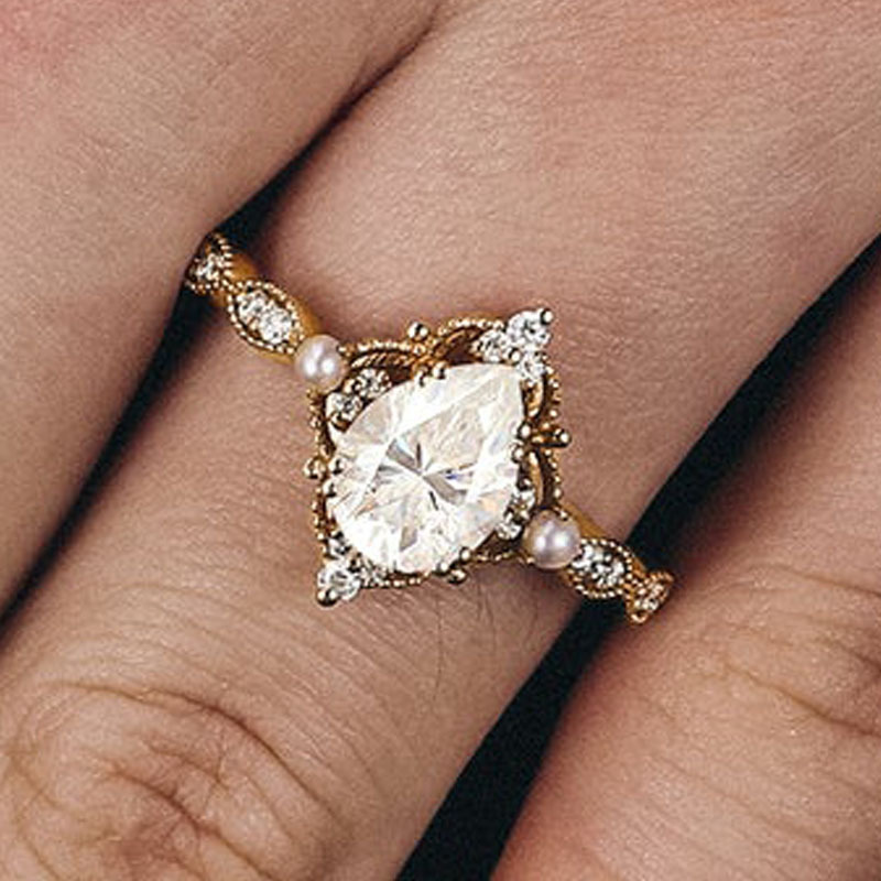 Fashionable Inlaid Synthetic Zirconia Women's Engagement Ring